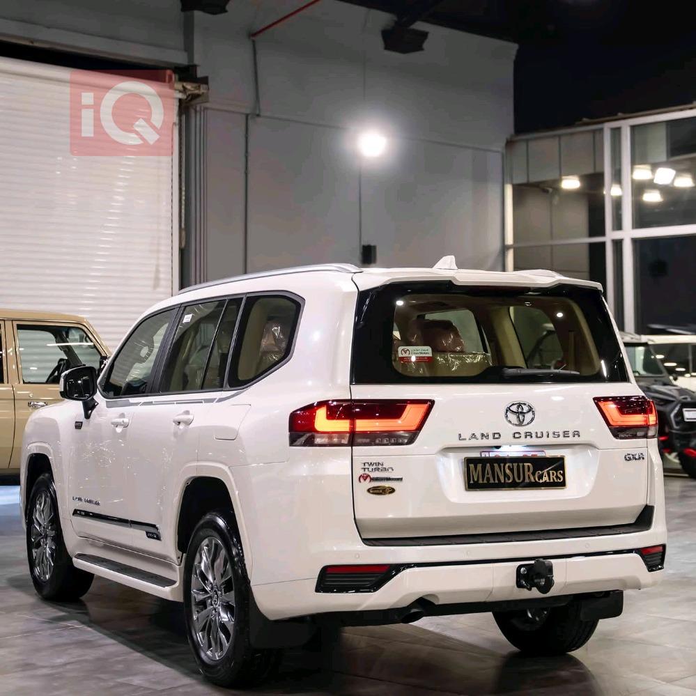 تۆیۆتا لاند کروزەر